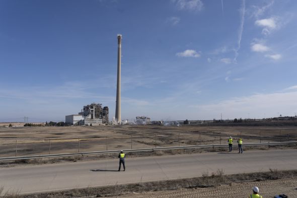 Vida útil y toxicidad: las razones de Patrimonio para no proteger la chimenea de la térmica