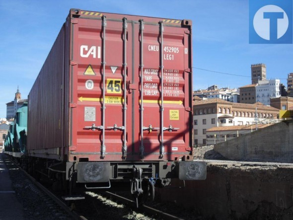 El único mercancías que circula ya por la línea de tren de Teruel vuelve a tener problemas