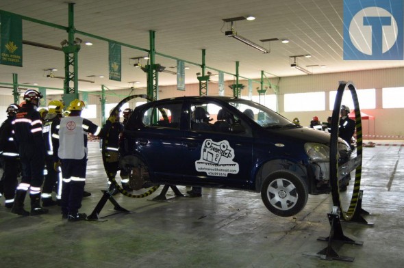 Los bomberos aprenden a ser eficaces en el rescate de personas accidentadas