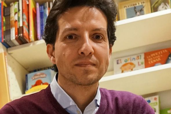 Miguel Ángel Oeste, autor de ‘Vengo de ese miedo': “No se puede edulcorar la realidad, no se puede escribir bonito sobre el horror o el dolor”