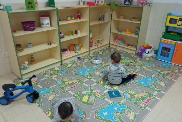 La apertura del espacio de conciliación de Frías enraíza a tres familias en la localidad