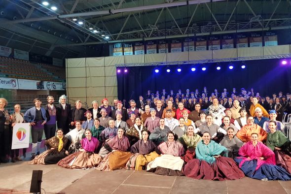 La Banda de Música Santa Cecilia, Amigos de la Jota y Ciudad de los Amantes, con la jota