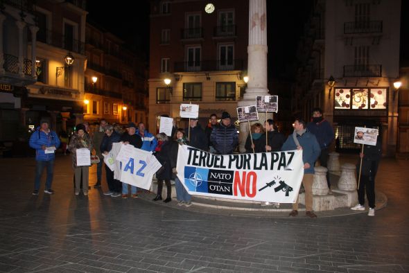 La concentración contra la guerra de Ucrania urge a una solución no militar