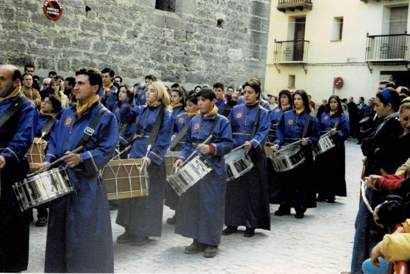 La cofradía de Villarquemado celebra este sábado su 25 aniversario con la presencia de 500 tambores