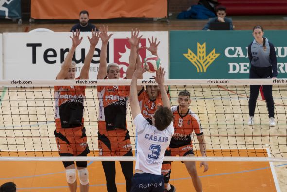 El Pamesa Teruel  solventa en modo trámite la visita del Rotogal Boiro (3-0)