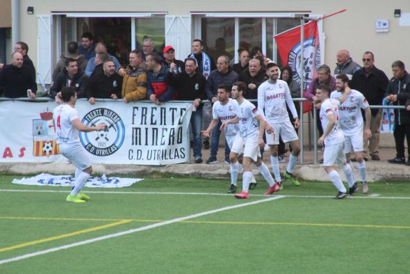 Paso de gigante del Utrillas para tocar la permanencia con la yema de los dedos (2-1)