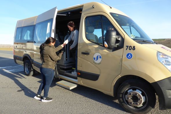 Satisfacción entre los vecinos por el bus de los barrios rurales, que piden ampliar más días
