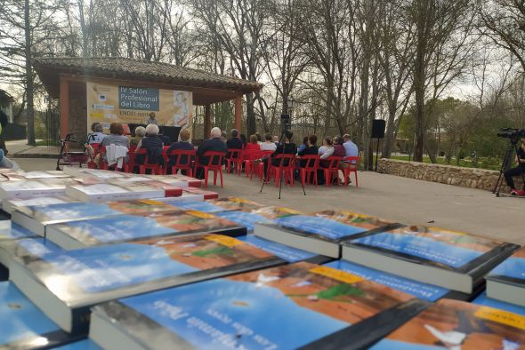 El escritor extremeño Isaac Rosa abrió el Salón Endei del Libro en Calamocha