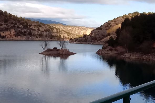 El Arquillo resiste al 83,4 % de su capacidad pese a la ausencia de precipitaciones