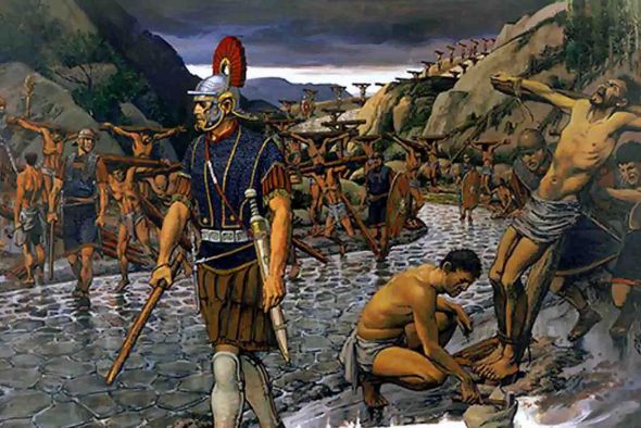 ¿Por qué Jesucristo y Espartaco fueron crucificados y no murieron en la arena?