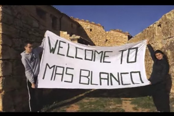 Un ‘lipdub’ repleto de humor clama desde el Mas Blanco contra el colonialismo energético