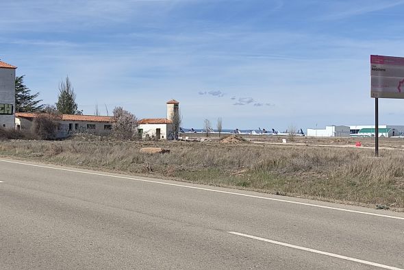 Las empresas Emipesa y Urbialba levantarán las dos nuevas naves del Aeropuerto de Teruel