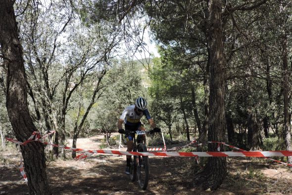 Alberto Cámara y Lilian Soriano triunfan en la Copa de Aragón XCO