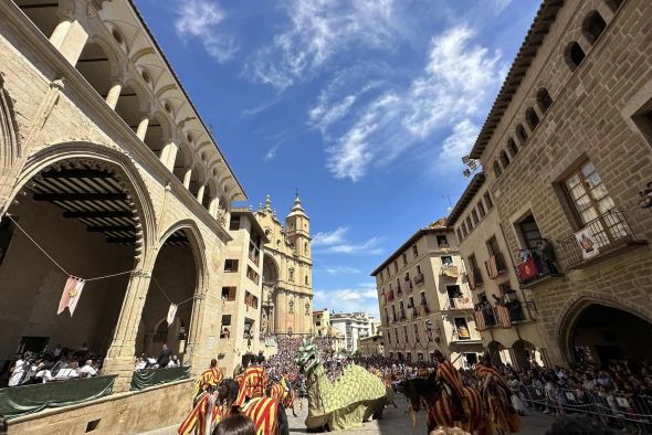 El Día del Voto y el Vencimiento del Dragón, con más caballeros que nunca, llenan Alcañiz