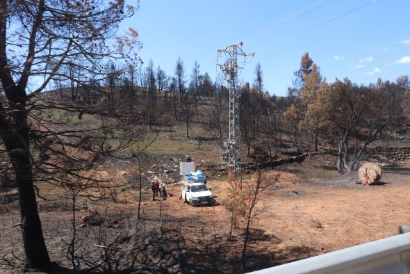 Endesa repara la línea Segorbe de media tensión, afectada por el incendio