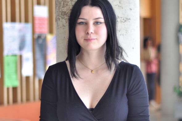 Polina Menshikova, estudiante rusa de Bellas Artes en el Campus de Teruel: Putin ha tenido tiempo de crear muchísimos problemas en Rusia en 22 años, además de la guerra