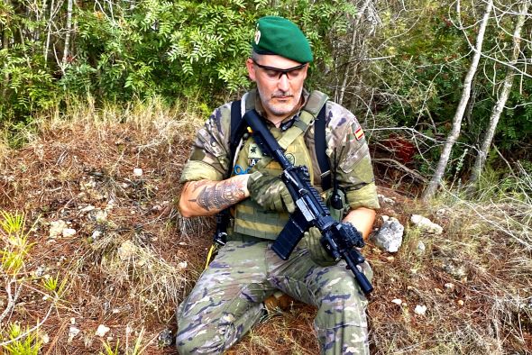 Javier Nágera, jugador de airsoft y organizador del evento en Bordón: El airsoft es un juego de gran compañerismo, no hay rivalidad entre los equipos que participan