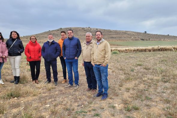 Los socialistas turolenses muestran en Celadas su “apoyo incondicional” al medio rural