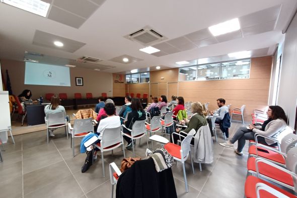 La Comarca del Maestrazgo y la Asociación Turística ofrecen formación en el uso de las aplicaciones de móviles