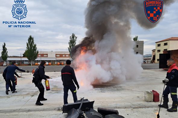 La Policía Nacional recibe formación especializada de Bomberos de Teruel