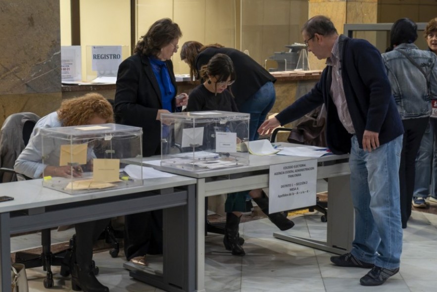 Abren con normalidad los colegios de la provincia de Teruel para la doble cita electoral