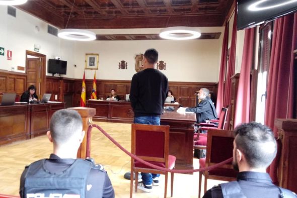 Un joven se enfrenta a una petición de cinco años de prisión por apuñalar a otro