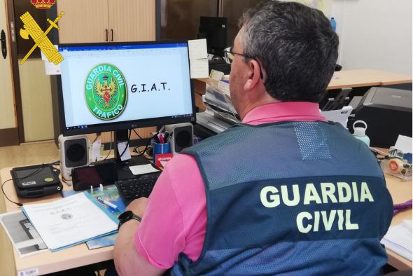 La Guardia Civil de Alcañiz investiga a un conductor chino como autor de falsedad documental