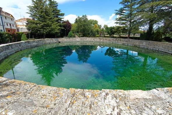 Cella hace repicar sus campanas después de que el agua vuelva a manar de la fuente