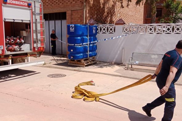 Los bomberos suministran agua a Villel por problemas de turbidez en la red de abastecimiento