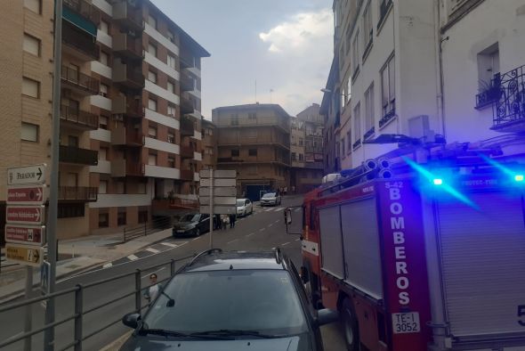 Desalojados por precaución tres bloques con 13 viviendas en la Ronda de Belchite de Alcañiz tras la fuerte tormenta