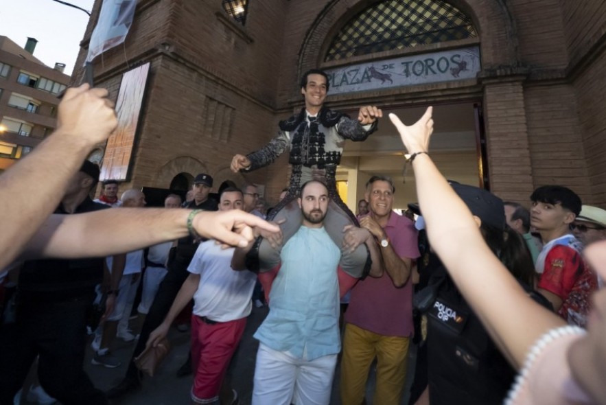 Morenito de Aranda abre la puerta grande pero  Isaac Fonseca pone  el valor seco en la tarde