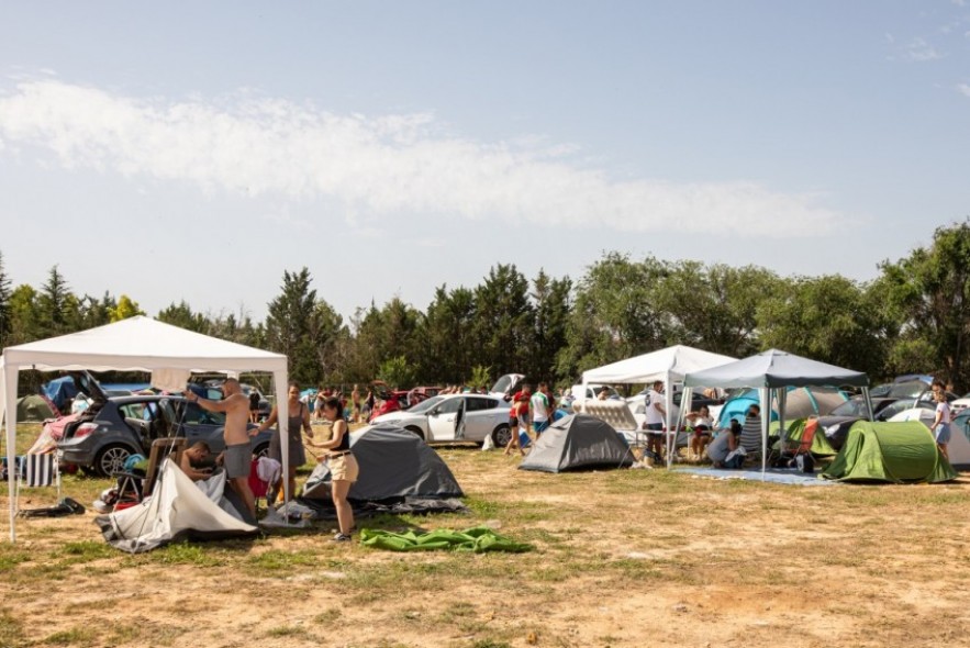 El área de acampada de las Viñas cubrió su máxima capacidad de coches