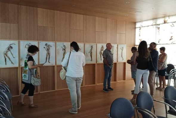 El alabastro y las musas del río Martín embellecen el salón de plenos de la sede comarcal de Híjar