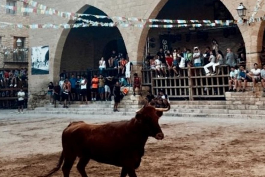 Cantavieja celebra San Cristóbal con tres días de música y tauromaquia