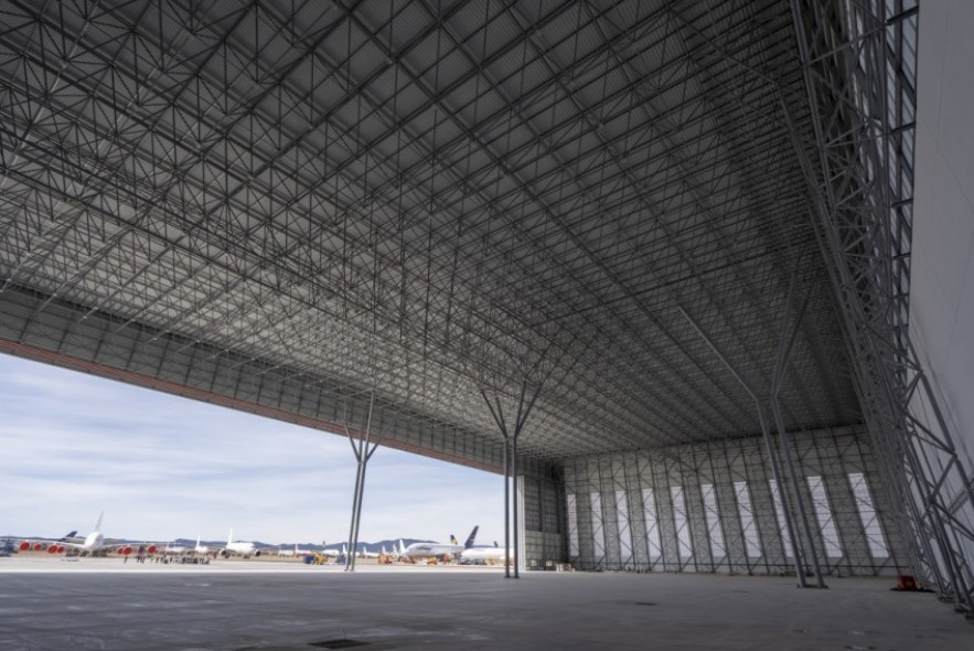 Tarmac Aragón firma el acta de concesión del hangar doble del Aeropuerto de Teruel
