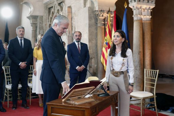 Azcón previene en su toma de posesión contra quienes usan Aragón como diana para resquebrajar España
