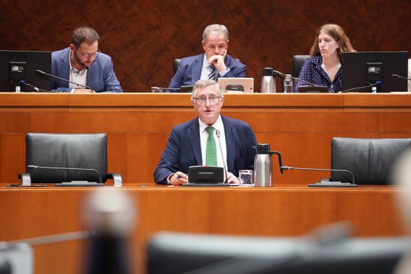 El Gobierno de Aragón anuncia un plan de choque para desatascar los expedientes del Inaga, no solo de renovables