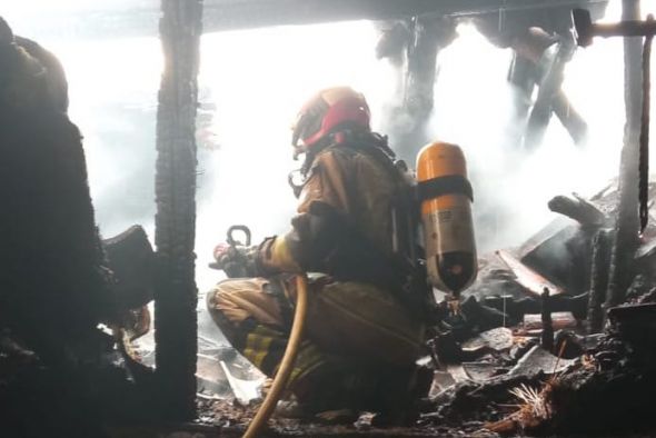 Apagan un incendio en una vivienda deshabitada de Rodenas