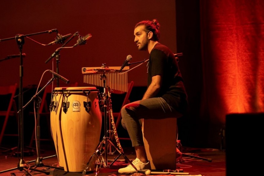 Edware Bustos, percusionista: “En el cajón no hay barreras, cualquiera, con habilidades o sin ellas, puede hacer música con él”