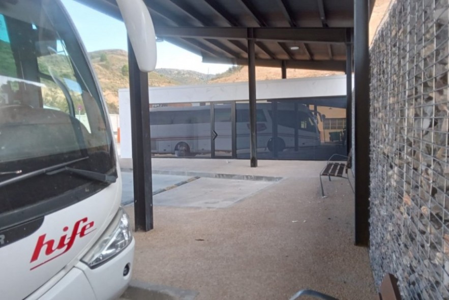 Completada la inversión en la estación de autobuses de Alcorisa con una sala de espera