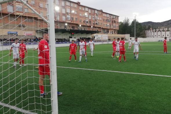 El Utrillas se pone serio para sumar un punto ante el Ebro en La Vega (0-0)