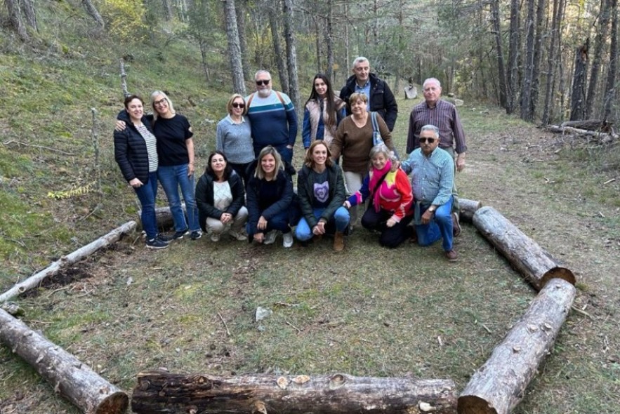 Los miembros de la Asociación Turística Gúdar Javalambre conocen el campo de golf y el recorrido de baño de bosque de Alcalá de la Selva