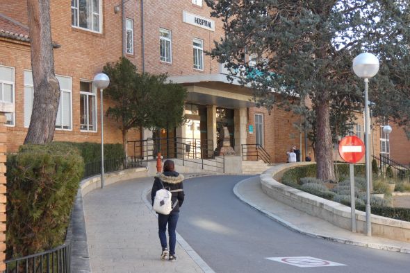 Un médico de familia refuerza el servicio de Dermatología en el Hospital Obispo Polanco ante la falta de especialistas