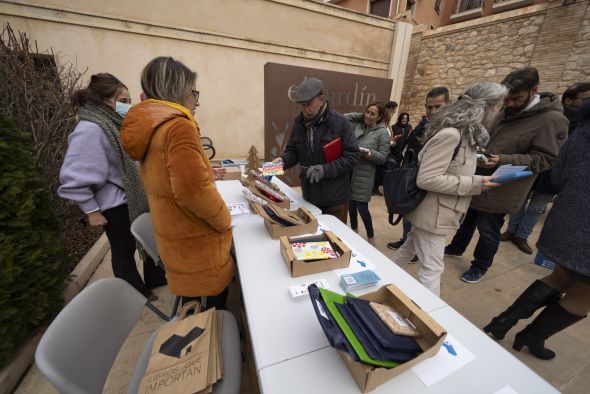 Atrapavientos fomenta la lectura en el Jardín de los Amantes con el intercambio de libros