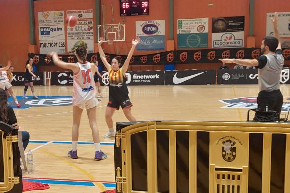 La selección de Lapuente se clasifica como primera de grupo en el Campeonato de España de baloncesto