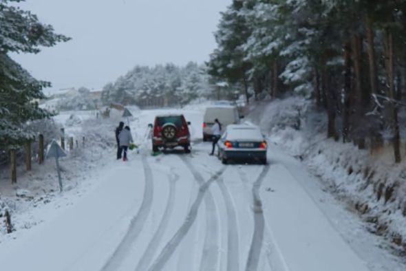 Normalidad en las carreteras de la provincia de Teruel durante la primeras nevada del año