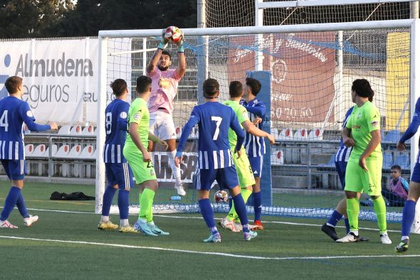 El Utrillas sucumbe ante el poderío del líder de la categoría (3-0)