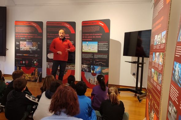 Monreal del Campo acoge una exposición itinerante sobre las causas y consecuencias de la emergencia climática