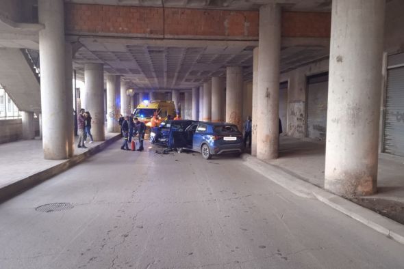 Cuatro heridos leves tras un aparatoso accidente de tráfico en el túnel de Paola Blasco de Alcañiz