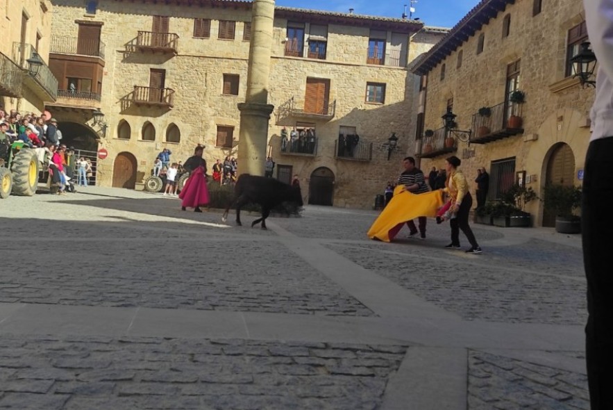 Las aguederas celebran a su patrona con cambios de corporación y toreando vaquillas